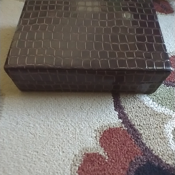 SOLD!!!Jewelry🌅Safari (by Ralph Lauren) Faux Croc Decorative display box/holder - Picture 6 of 12